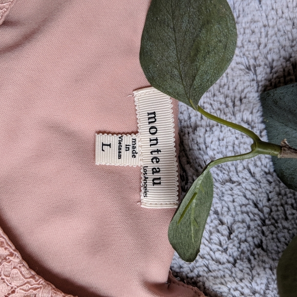 Blush lace halter tank top - Picture 3 of 3